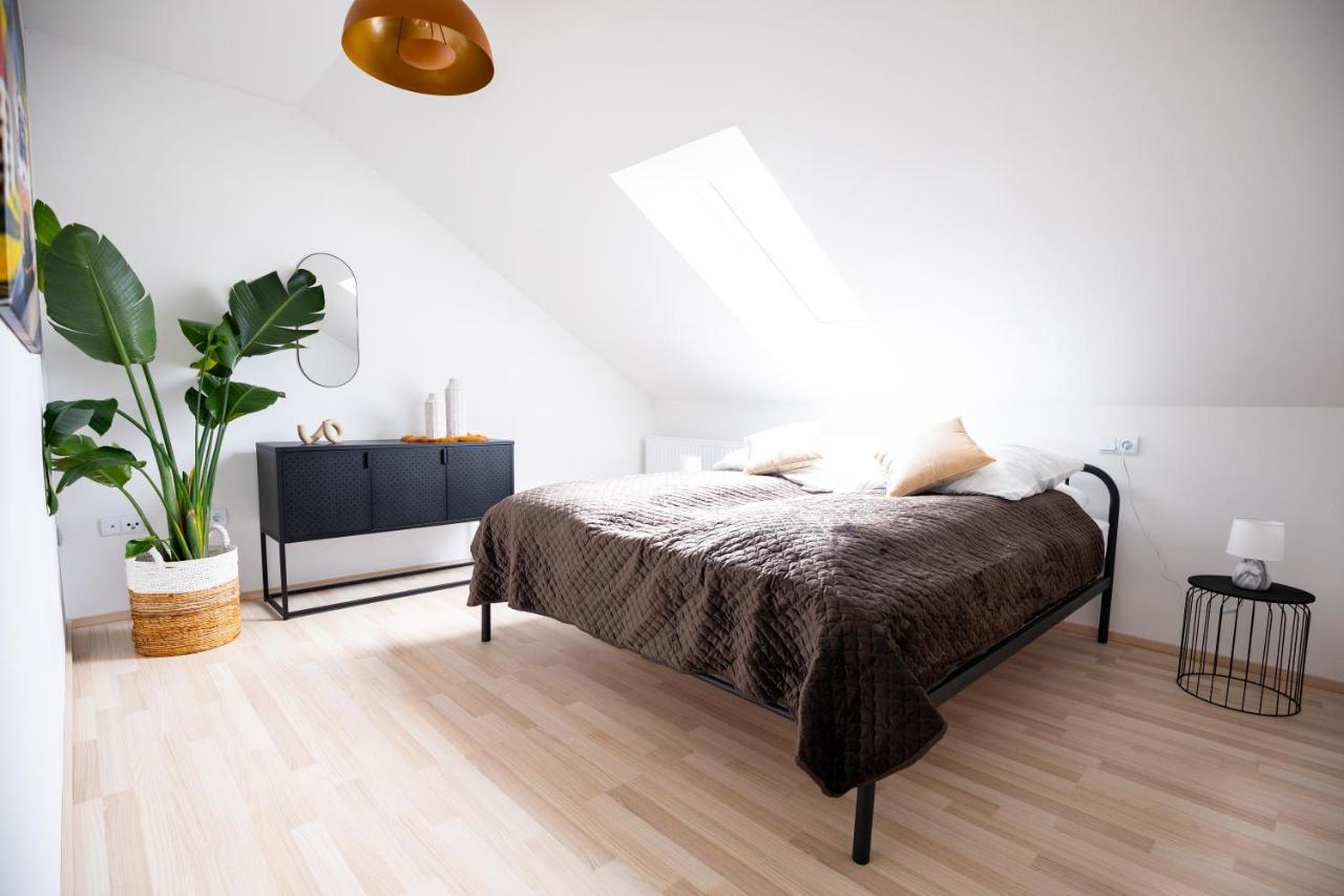 Design-Ferienwohnung In Kelberg Am Nuerburgring: Platz Fuer 6, Kueche, Wifi, Netflix Kültér fotó