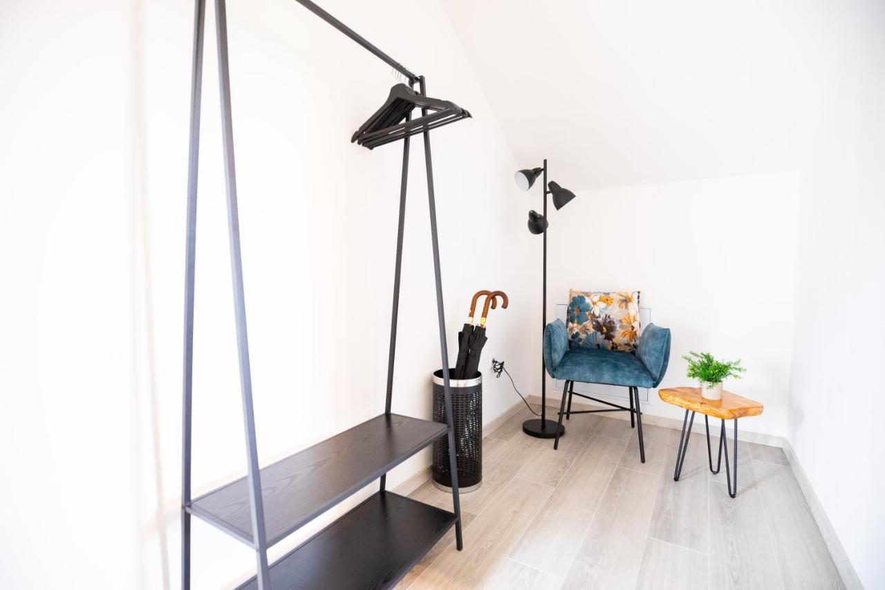 Design-Ferienwohnung In Kelberg Am Nuerburgring: Platz Fuer 6, Kueche, Wifi, Netflix Kültér fotó